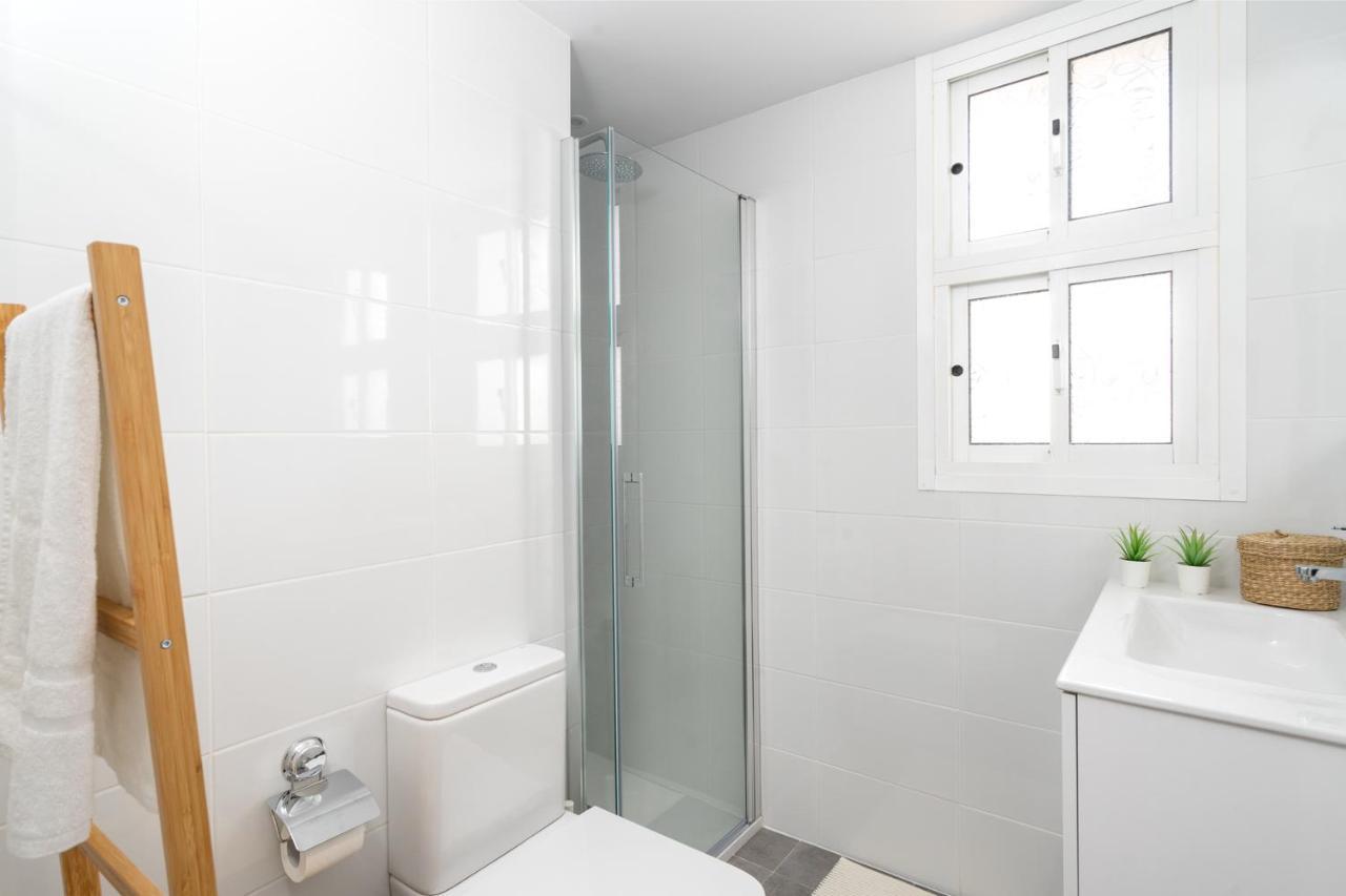 Beachfront Seaview Apartment In Los Boliches By Costarentals - Ref 141 푸엔히롤라 외부 사진